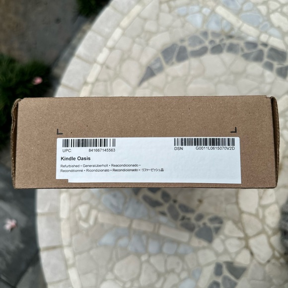 - - - Kindle oasis 10th edition!! Ad FREE!! 32gb! With Wi-Fi. - Picture 5 of 6